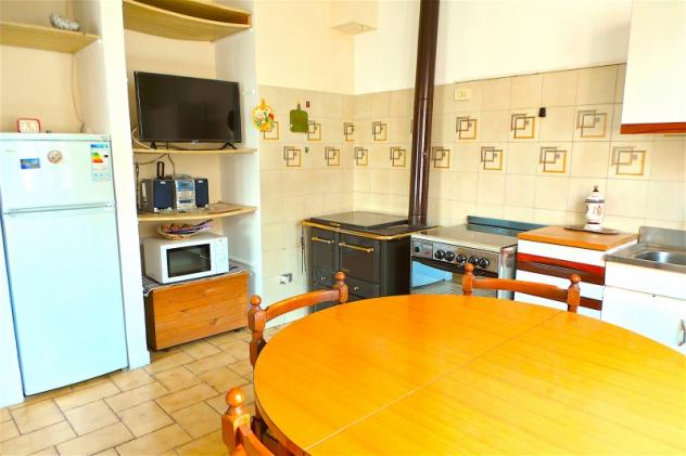 Casa pluricamere con giardino privato e pertinenza a reddito. - Foto 2
