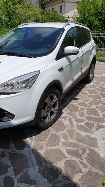 Ford Kuga Titanium 2.0 TD 140 cv 4WD usata - Foto 3