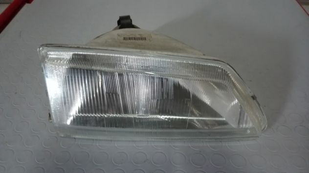 Fari anteriori Peugeot 106 del 1994 - Foto 2