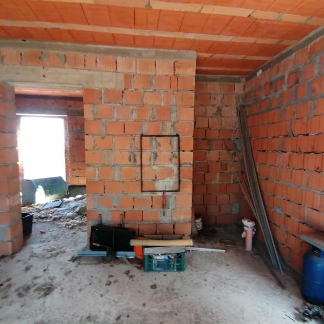 Nella Frazione dell'Elmo nel comune di Sorano, dove sono presenti i servizi di prima necessità, a 10 km da Sorano e relative terme, 11 km da Pitiglian - Foto 17