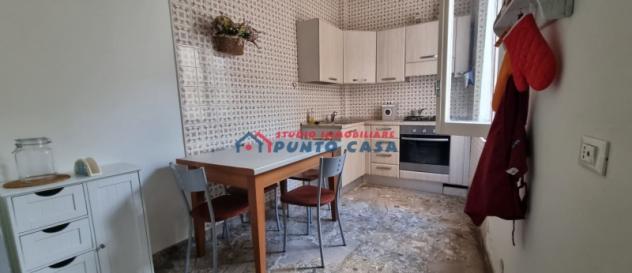 CENTRO STORICO - Corso Italia - Appartamento arredato al 6° piano c/a - 140 mq ca, 4 vani+acc., con vista sulla città. Euro 600 CL G - Foto 6