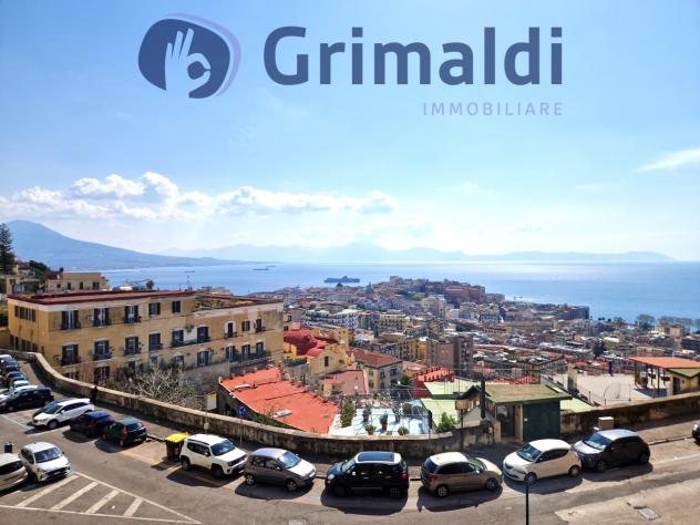 Pentalocale in vendita a Napoli
