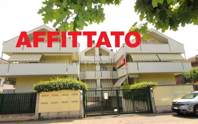 Carugate - In affitto Mansarda di 3 locali con box doppio - arredata