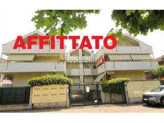 Carugate - In affitto Mansarda di 3 locali con box doppio - arredata