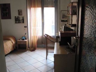 stanza singola in appartamento con altre due studentesse