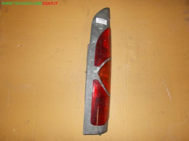 FANALE POST.S. NERO 2 PORTE RENAULT KANGOO (K76)  Parti elettriche  Fanaleria  Fanali  Fanale post. sx. RENAULT - KANGOO - 01-08-1997 - 01-06-2001