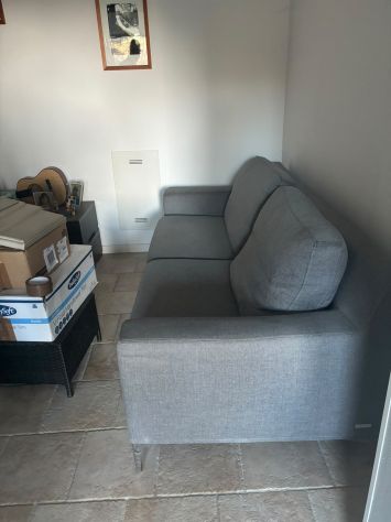 Divano 2 posti Poltronesofà grigio antracite – ottime condizioni