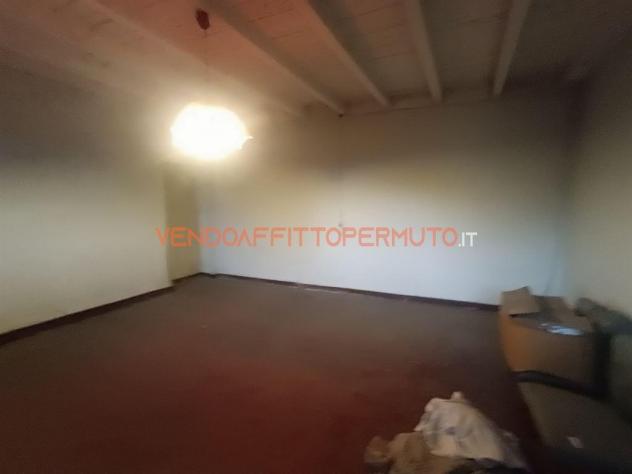 CASCINA DA RISTRUTTURARE CON BOX E LOCALE ACCESSORIO - Foto 4