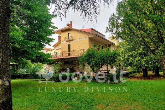 Villa di 399 m² con più di 5 locali e box auto in vendita a Sarteano - Foto 2