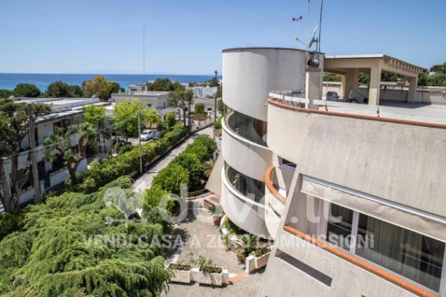 Villa di 335 m² con più di 5 locali e box auto in vendita a Taranto