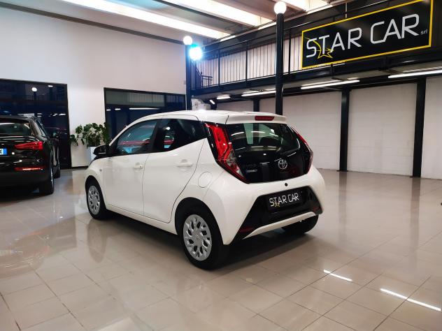 Toyota Aygo Connect 1.0 VVT-i 72 CV 5 porte x-cool MMT - Foto 4