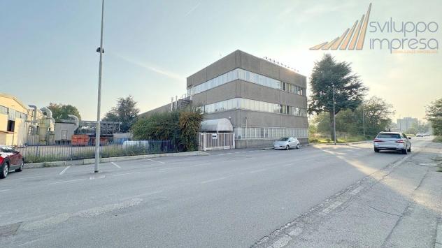 CAPANNONE INDIPENDENTE CON PALAZZINA UFFICI VICINANZE AUTOSTRADA A8 - Foto 10