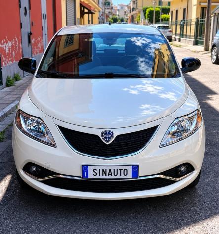 Lancia Ypsilon 0.9 TwinAir 85 CV 5 porte Metano Ecochic Platinum