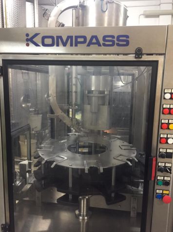 Tappatore monotesta per tappi a pressione