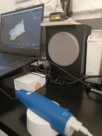 affittasi postazione di lavoro odontotecnico
