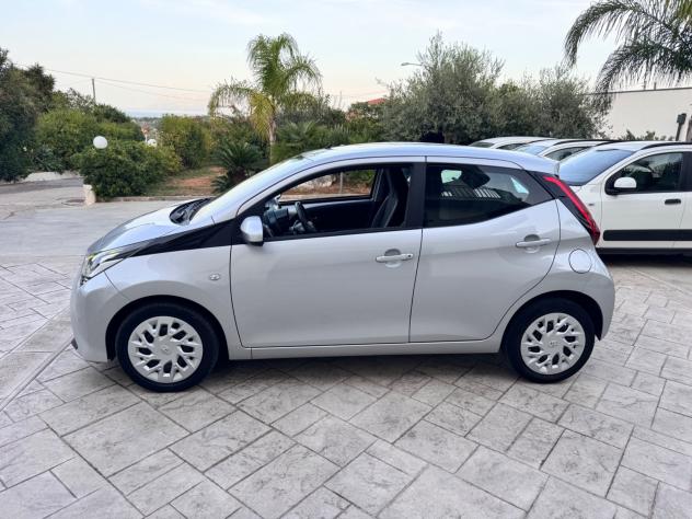 Toyota Aygo 1.0 VVT-i 69 CV 5 porte x-business MMT - Foto 2