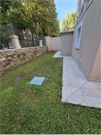 V001732 - APPARTAMENTO GRANDE CON GIARDINO SENZA BARRIERE