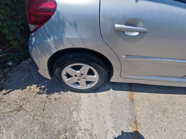 Peugeot 207 1.4 HDi 70CV 5p. Active - Foto 2
