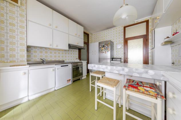 Milano ottimo appartamento via Niccolini numero due metri quadri 220 elegante condominio piano alto soggiorno terrazzo quattro camere tripli servizi d - Foto 16