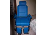 Carrozzina per disabili marca SURACE XL con accessori.