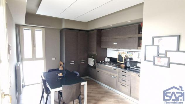 Porzione di villa bifamiliare completamente ristrutturata su più livelli - Foto 8