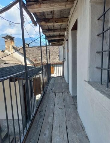 V000450 - CASA ANTICA CON RUSTICI E TERRENO - Foto 5