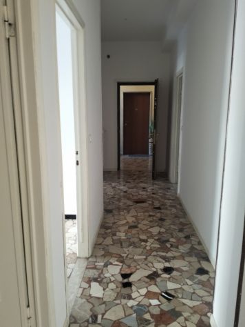 Borgo Trento affittasi ampio quadrilocale con garage e cantina - Foto 8