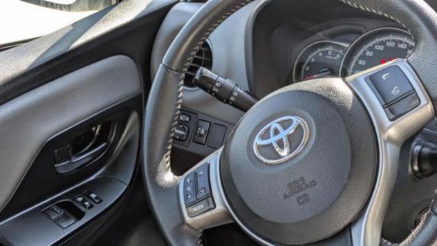 TOYOTA Yaris 1.4d 90cv NAVI CERCHI IN LEGA rif. 23530425 - Foto 9