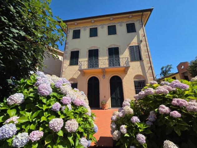 Villa in vendita a Capannori 380 mq Rif: 1424422