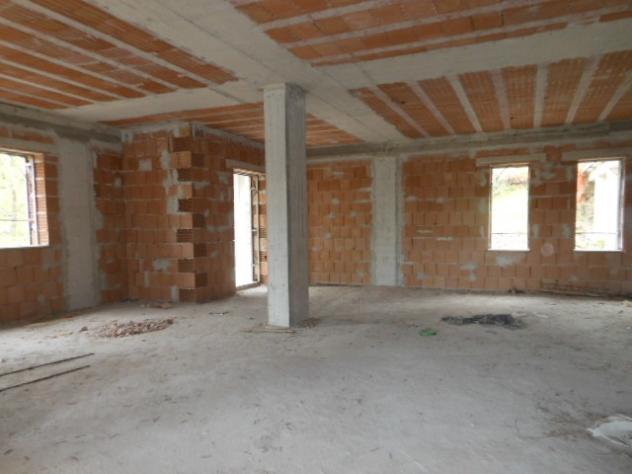 1831/FONTEGRECA Terracielo al grezzo su quattro livelli per un totale di mq 700 in via Restaurazione a Fontegreca - Foto 3