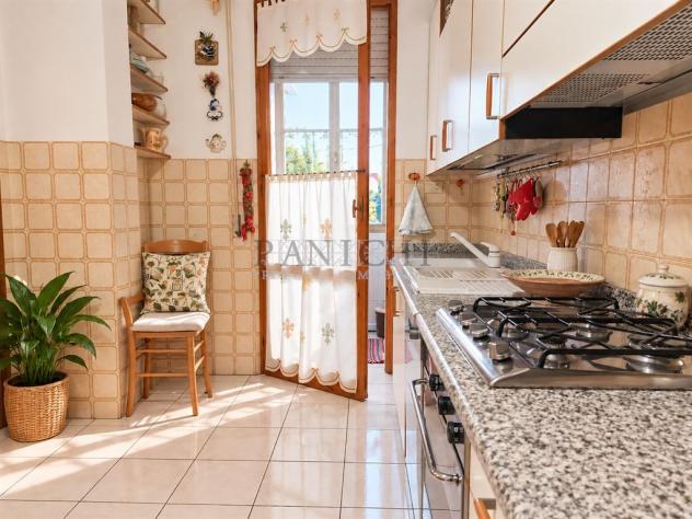 Appartamento areoso con garage - zona residenziale - Foto 6