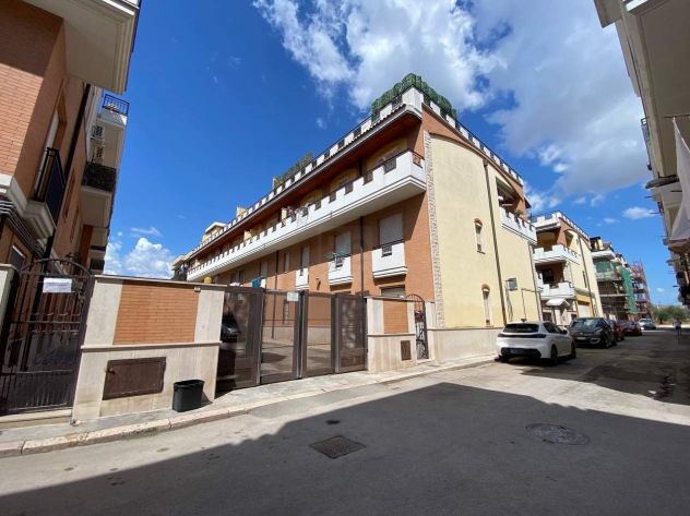 AMPIA SOLUZIONE AL PRIMO PIANO CON MANSARDA TERRAZZO E BOX