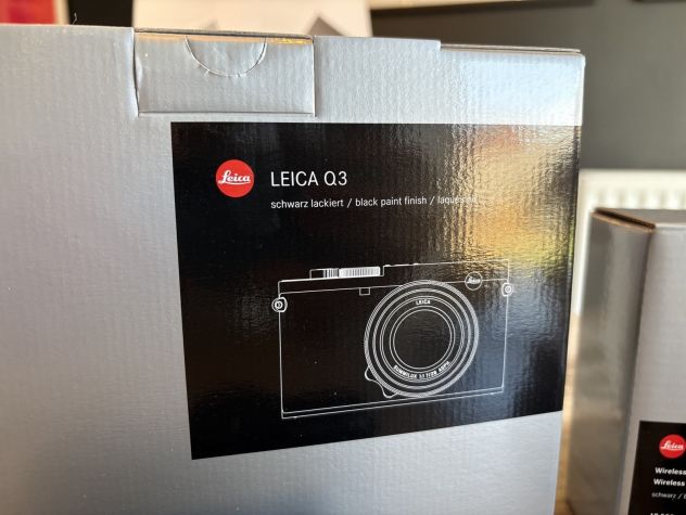 Leica Q3 - Impugnatura Excellent Plus e ricarica wireless, finitura opaca - Foto 5