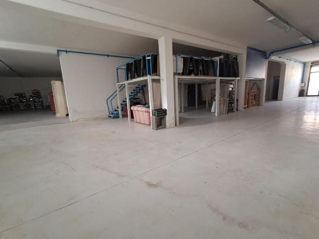 Magazzino in vendita a Ponsacco 460 mq Rif: 1445241