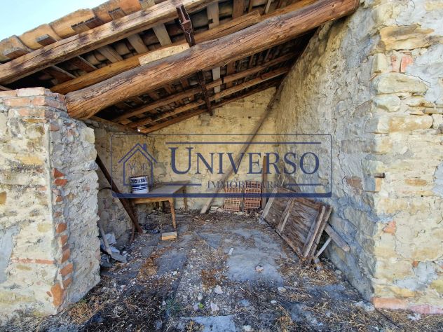 CASA SU DUE LIVELLI CON LEGNAIA DEPOSITO GIARDINO E ORTO - Foto 10
