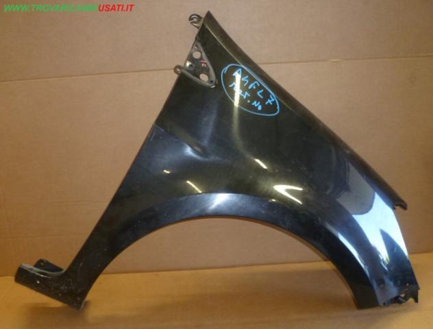 PARAFANGO ANT.D.(in plastica) NERO MET. RENAULT CLIO (C85/B85) 3p / 5p Carrozzeria Lamierati esterni Fiancate Parafango ant. RENAULT - CLIO III 3