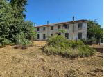 CASALE CON RUSTICI E TERRENI – COMPLETAMENTE DA RISTRUTTURARE