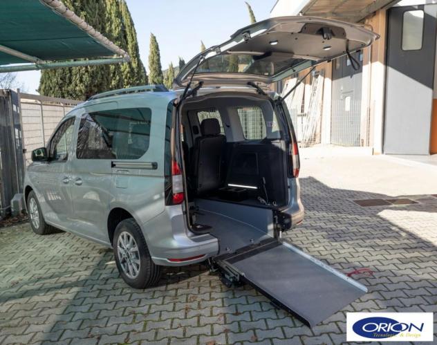 FORD - Tourneo Connect - Ribassato TRASPORTO DISABILI