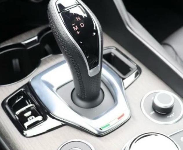 Alfa Romeo Giulia 2.0 Turbo 280 CV Q4 Ti - Foto 10
