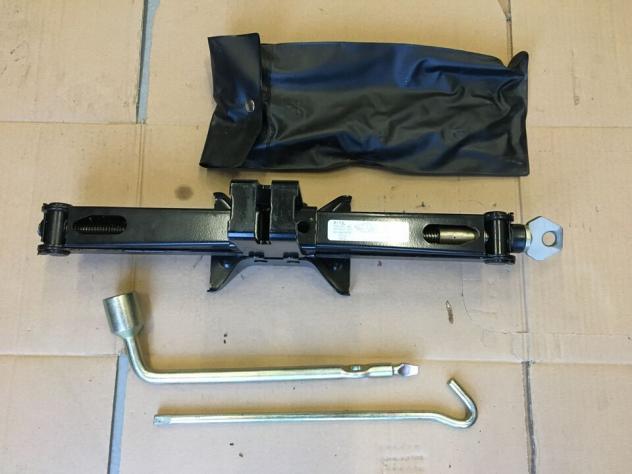 KIT soccorso Crik e chiavi Originale Mitsubishi Pajero PININ