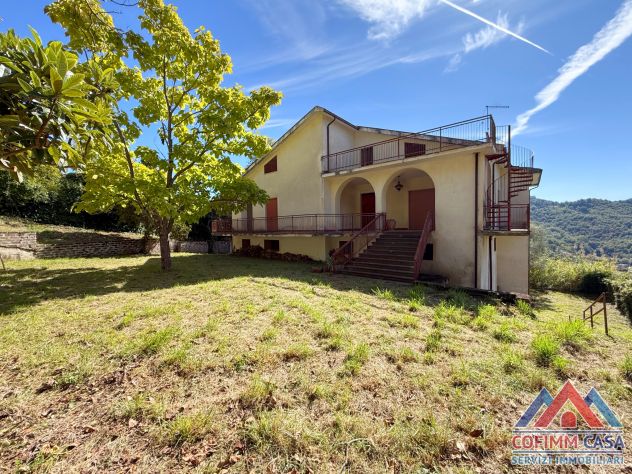 Casa indipendente con giardino in vendita a Sora Via Cocorbito