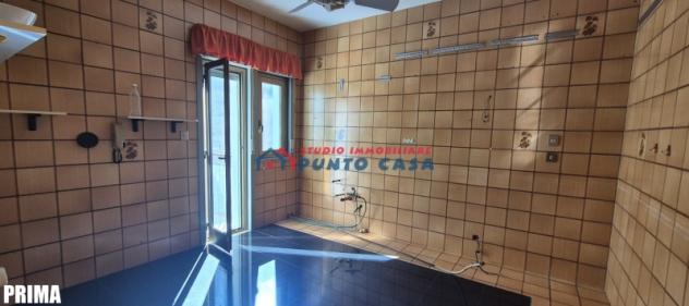 PRESSI VIA CESARO’ – Appartamento al 2° e ultimo p. s/a – 145mq ca. – 4 vani + acc. + p.auto. Ottimo contesto condominiale. Euro 119 mila CL B - Foto 5