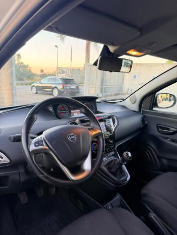 Lancia Ypsilon 1.2 69 CV 5 porte GPL Ecochic Gold - Foto 3