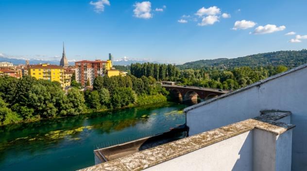 Appartamento Quadrilocale con Terrazzo Panoramico a Moncalieri