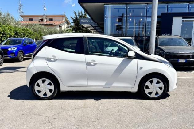 TOYOTA Aygo 1.0 VVT-i 69 CV 5 porte x-cite MMT rif. 24066679 - Foto 4