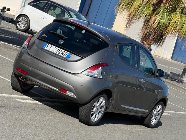 Lancia Ypsilon 1.2 69 CV-GPL-PERMUTABILE - Foto 10