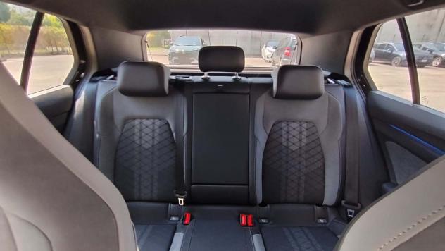 Volkswagen Golf 8ª serie 1.5 eTSI 150 CV EVO ACT DSG R-Line - Foto 9