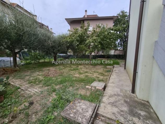 AMPIO APPARTAMENTO INDIPENDENTE CON MANSARDA, GARAGE, DUE POSTI AUTO E OLTRE 200 MQ DI SCOPERTO ESCLUSIVO - Foto 2
