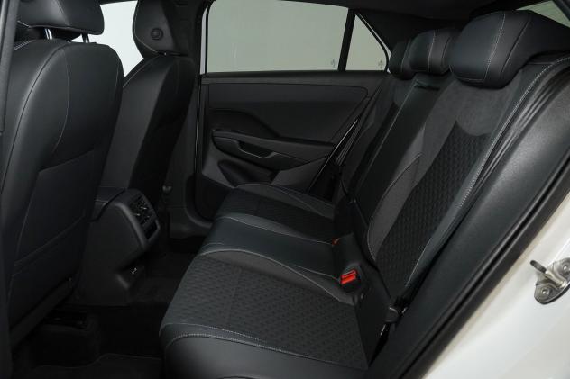 Volkswagen T-Roc 1.5 eTSI DSG R-Line 150CV - Foto 8