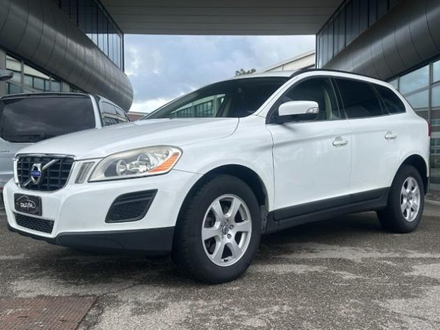 VOLVO XC60 D3 AWD Geartronic Momentum rif. 24182385 - Foto 3